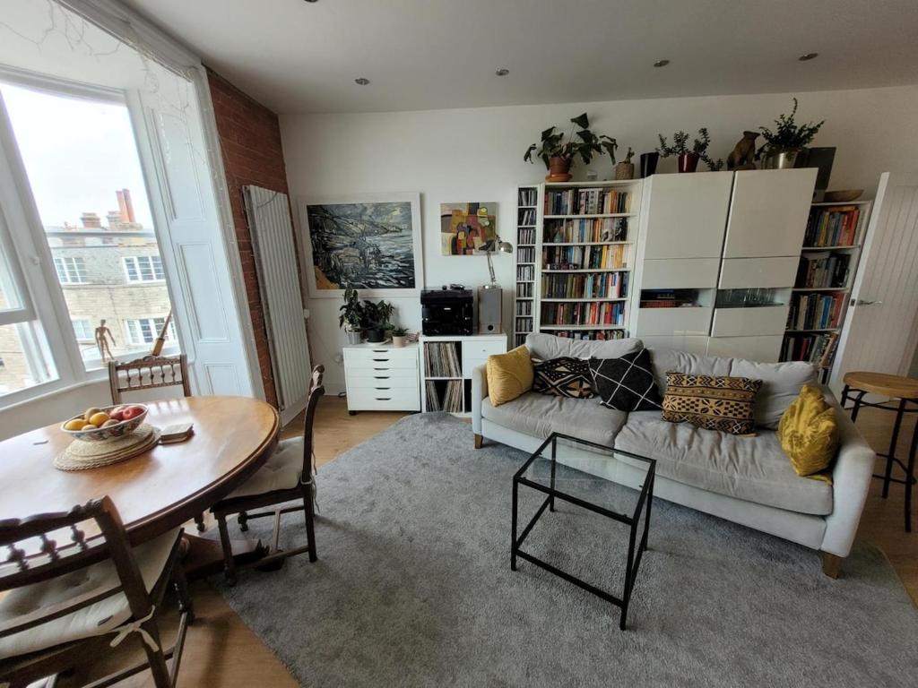 Stylish Beachside Flat, Swanage photo 2