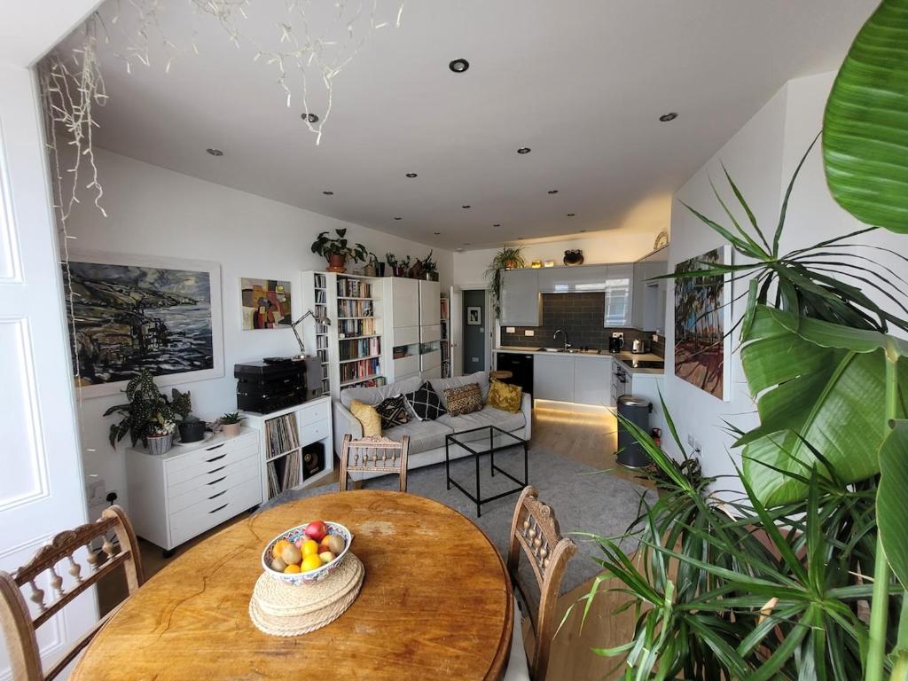 Stylish Beachside Flat, Swanage photo 3