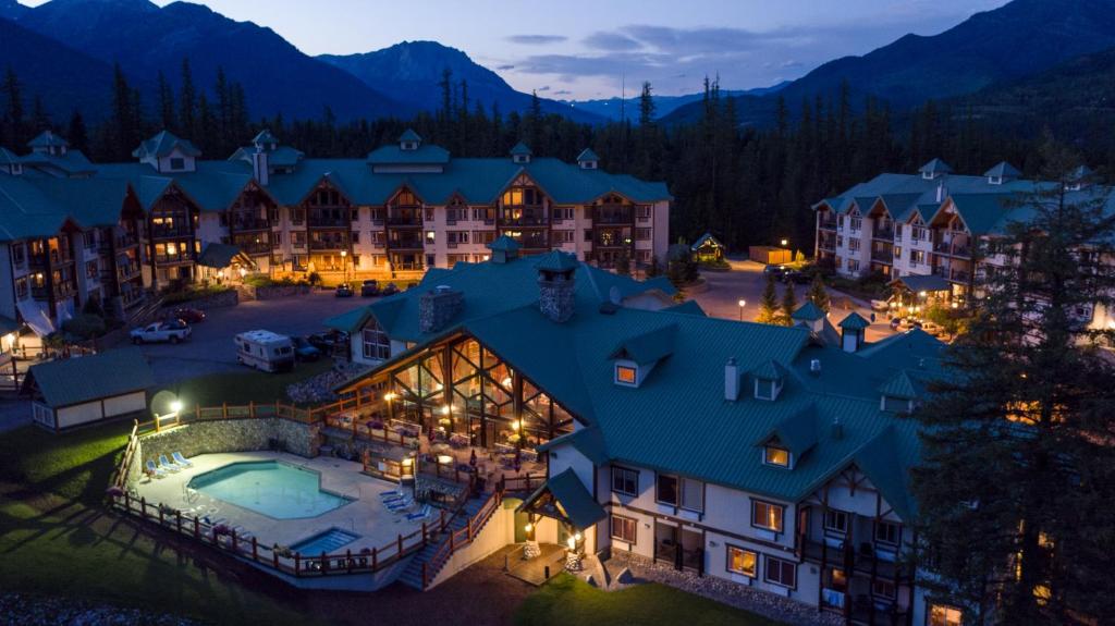 Lizard Creek Lodge photo