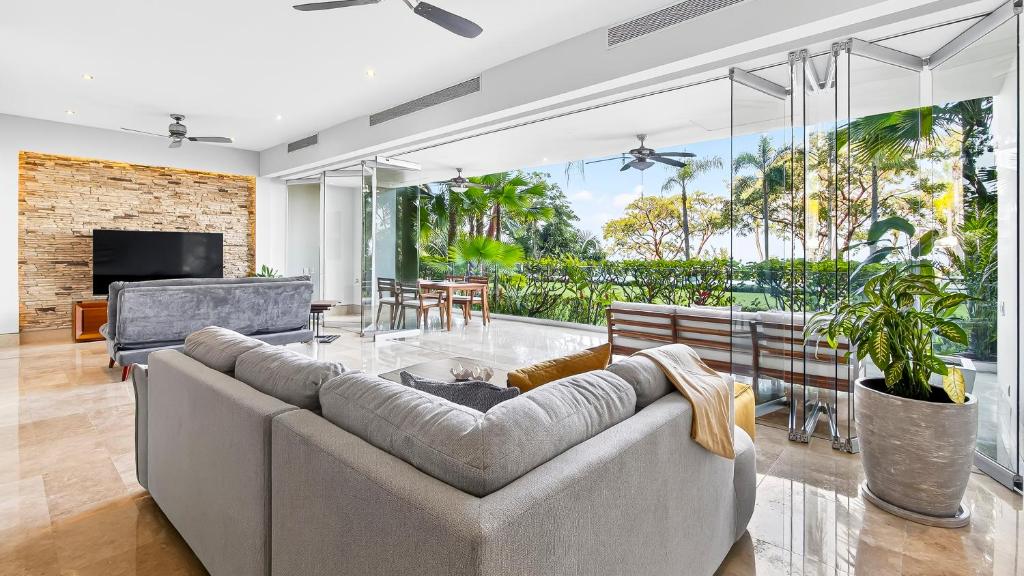 Tranquil Avalon Condo, Garden Access & Bay View - 1