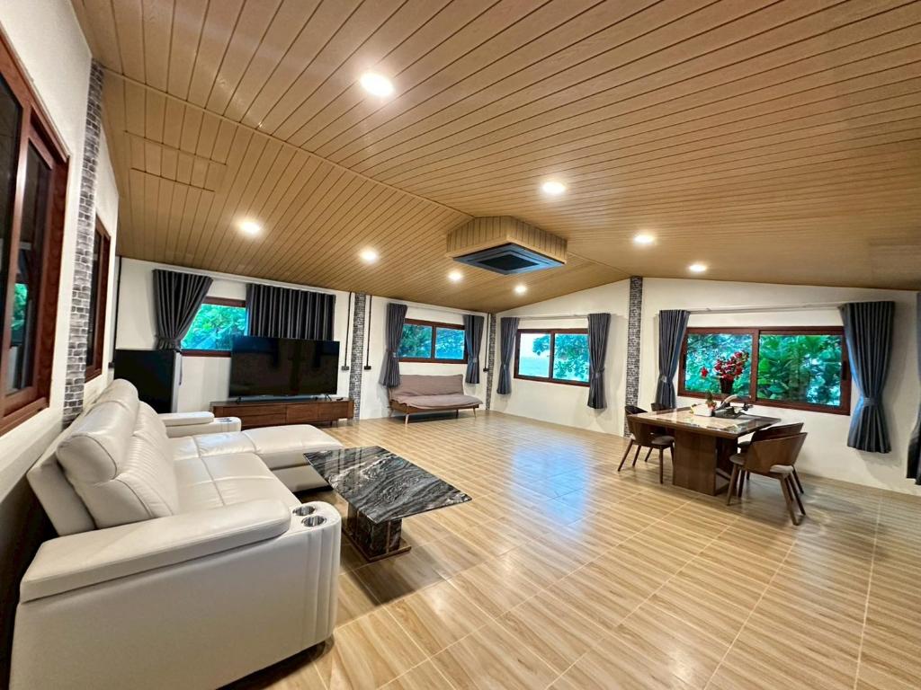 Klong Dao Sunset Villa