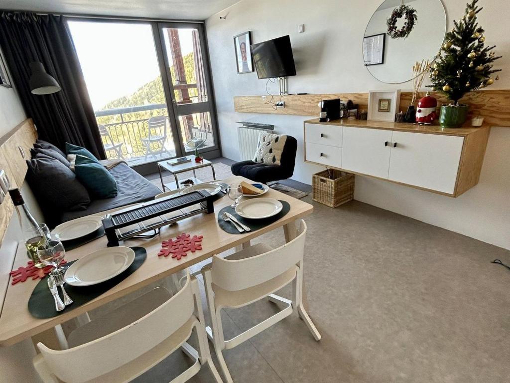 Studio rénové proche centre, balcon, 5 couchages, WIFI inclus - 1