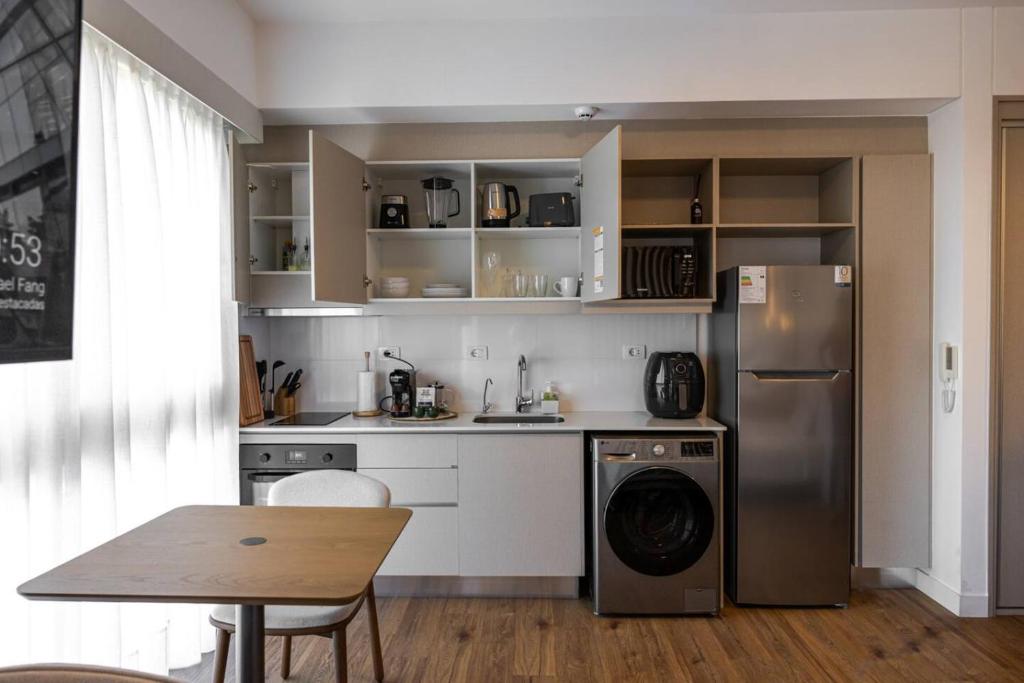 Design, Comfort, Ultra-Fast WiFi and Balcony View - 3