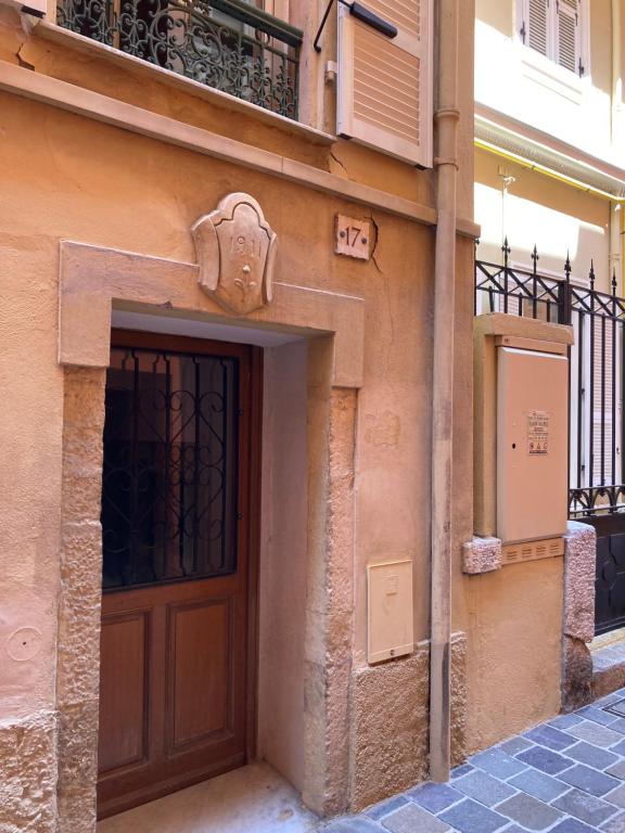 Authentic living in a Historical Monaco area