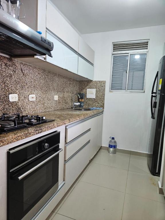 Apartamento Cómodo y Residencial con parqueo - 2