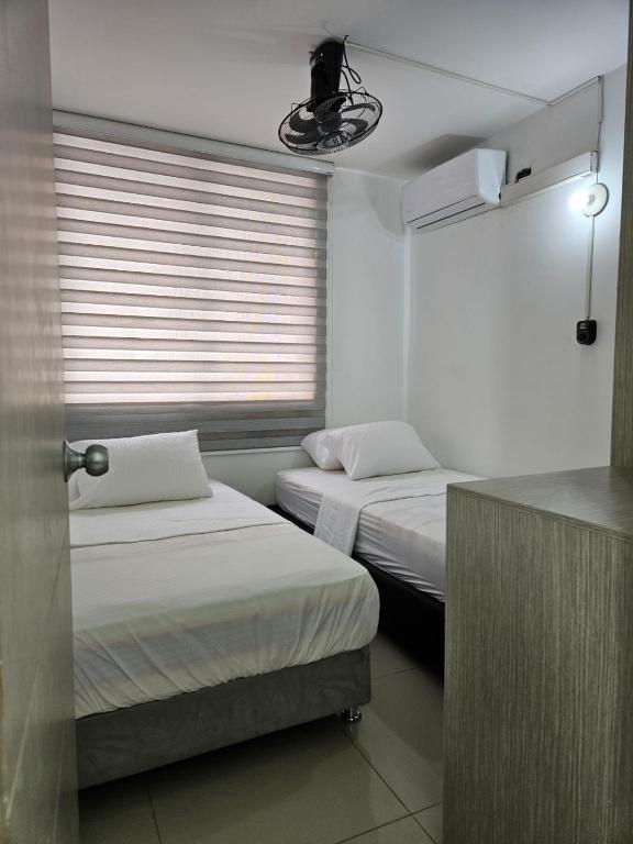 Apartamento Cómodo y Residencial con parqueo - 4
