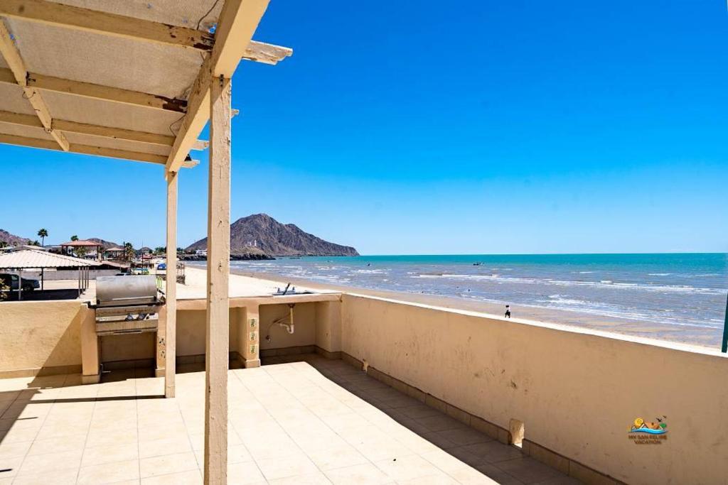 InTown Beach front condo - Casey`s condo 1 - 1
