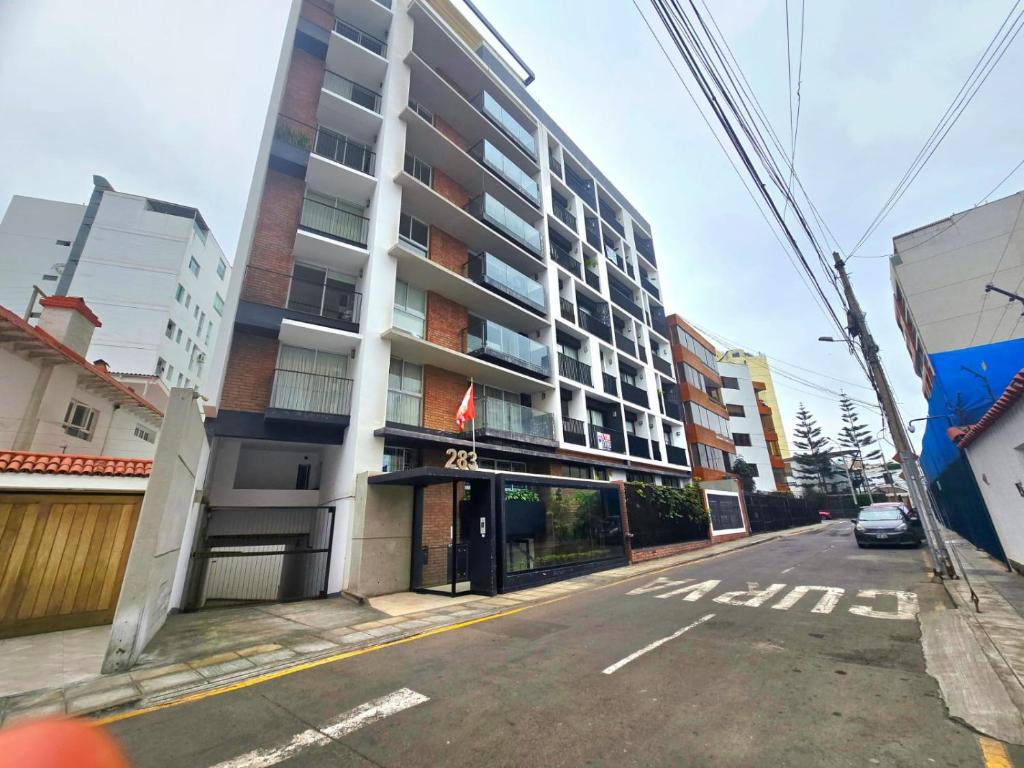 E Malecon Larcomar Free Parking 3B 102 - 2