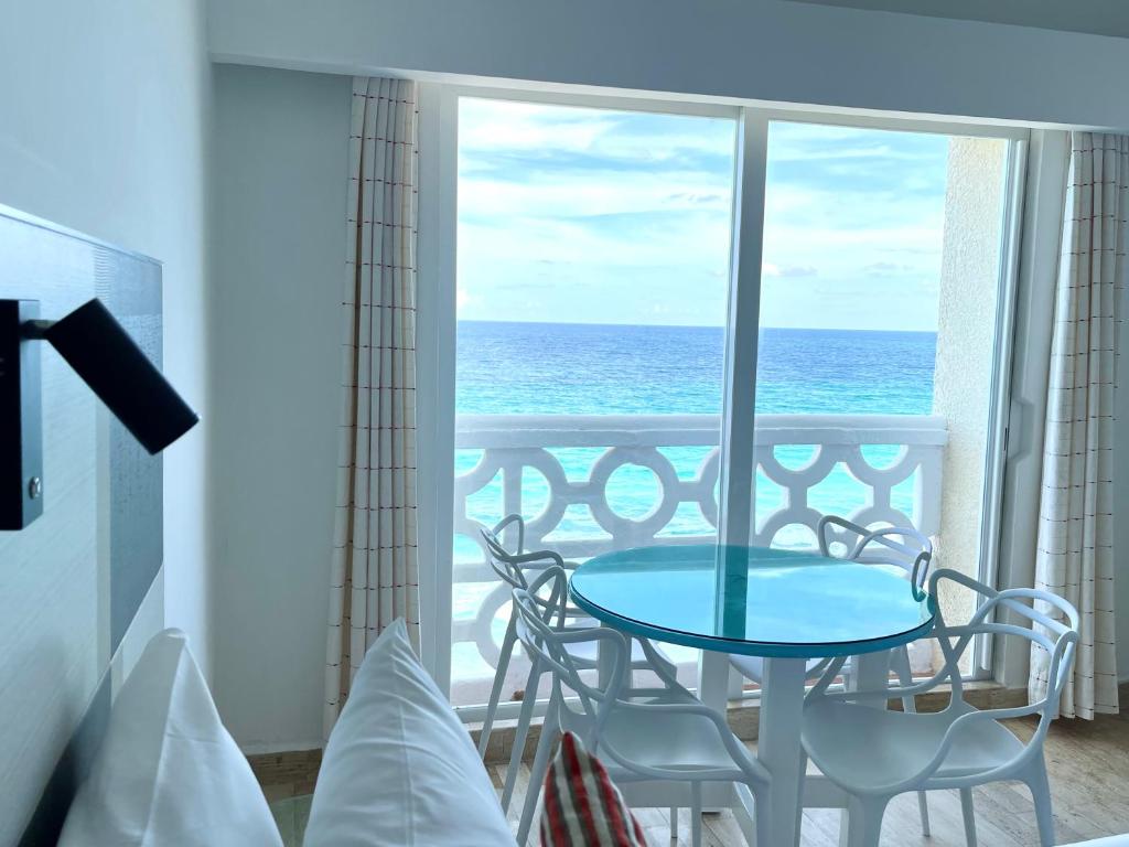 Beachside Apartments Cancun - 4