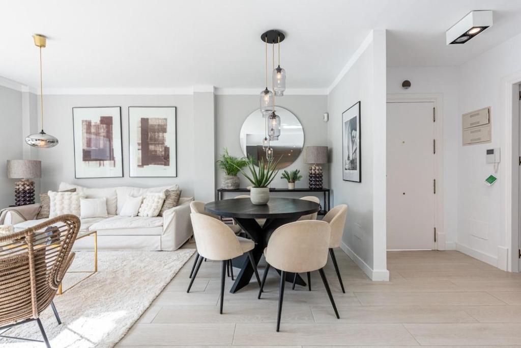 Modern ground floor with private garden in Nueva Andalucía - 3