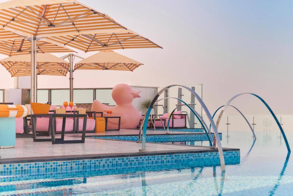 スイミングプール