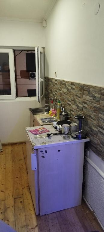 Small Apartment private bathroom ,strong internet - 4