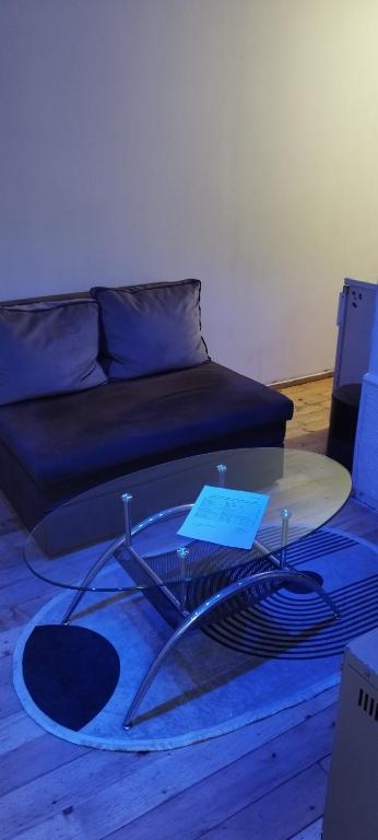 Small Apartment private bathroom ,strong internet - 5