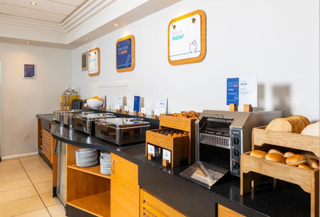 홀리데이 인 익스프레스 런던 칭포드 객실