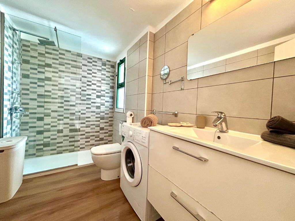 OceanEye Apartment with heated pool - 4