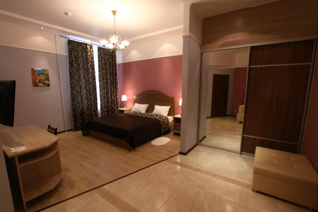 Maliy Hotel on Chernikovskaya