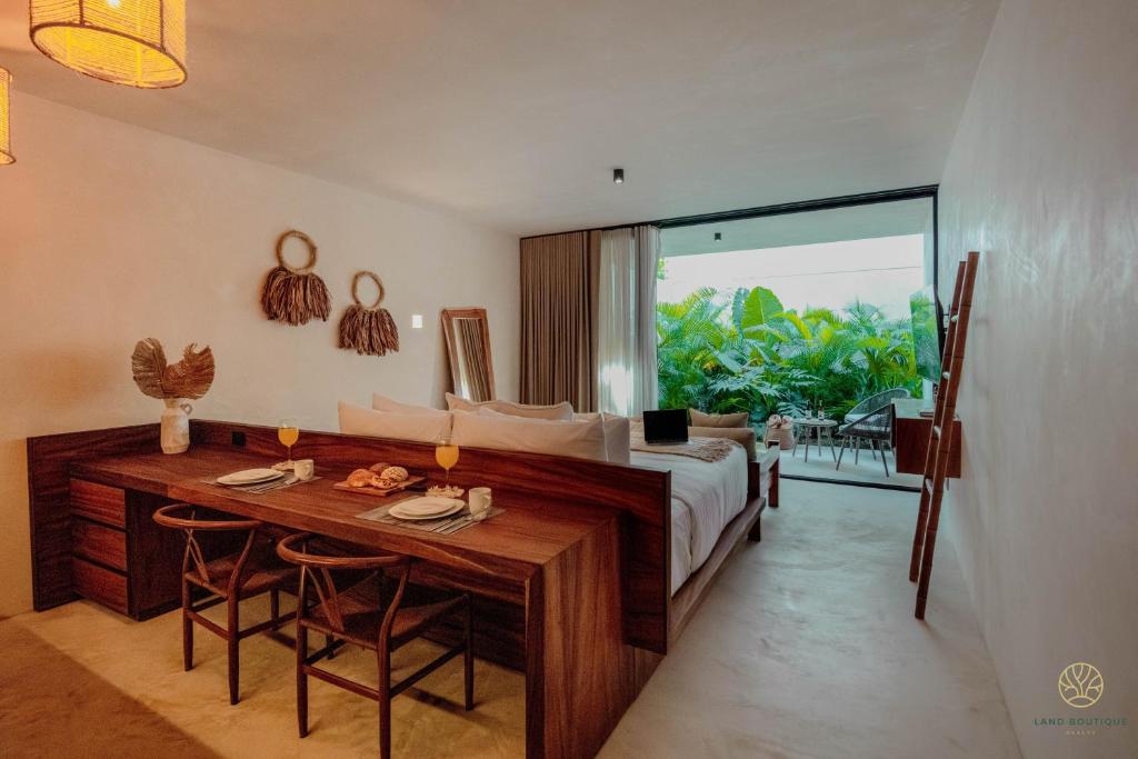 Muunek by Land Boutique - 3