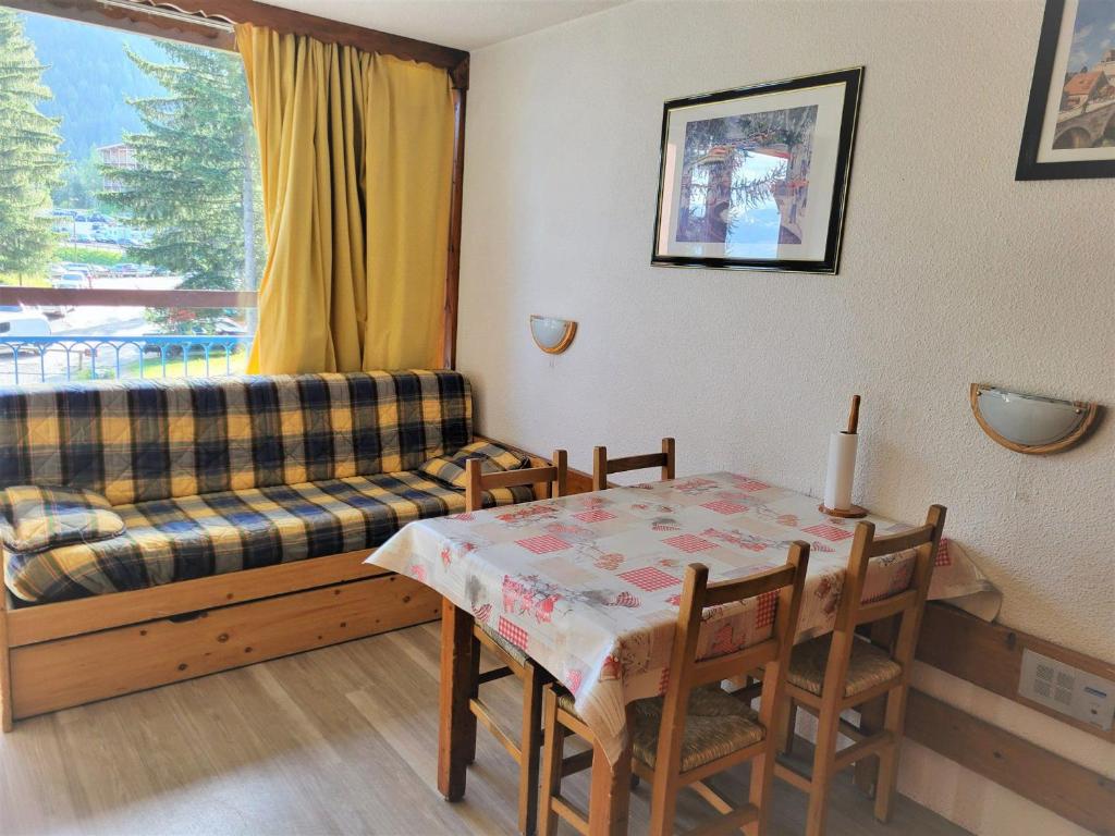 Studio ski aux pieds avec balcon et TV - FR-1-346-493 - 1
