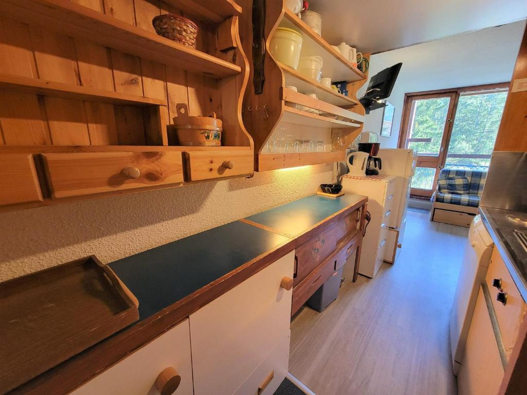 Studio ski aux pieds avec balcon et TV - FR-1-346-493 - 2