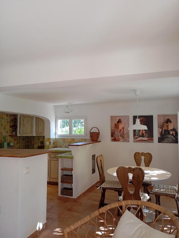 Bas de villa , coin détente extérieur et parking - 5