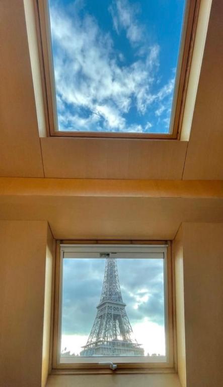 Cocoon Eiffel - 1