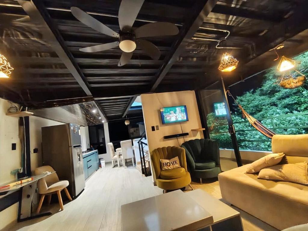 Casa frente al mar en la montaña - 4