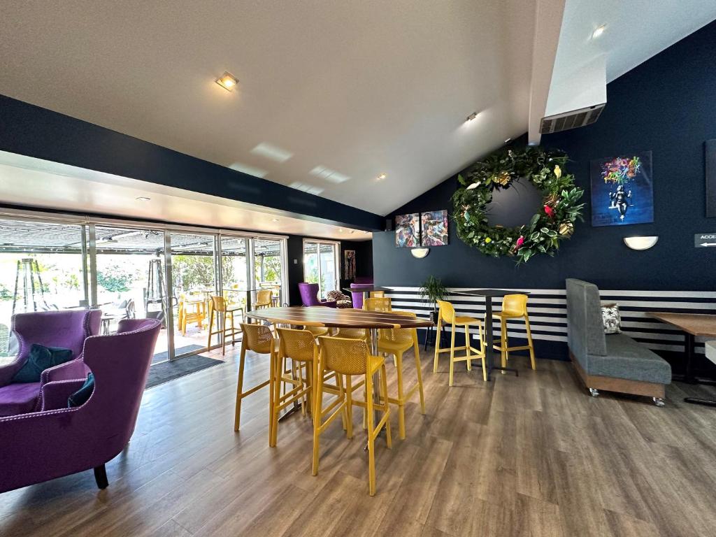 Bar/lounge, Tides Hotel in Nelson