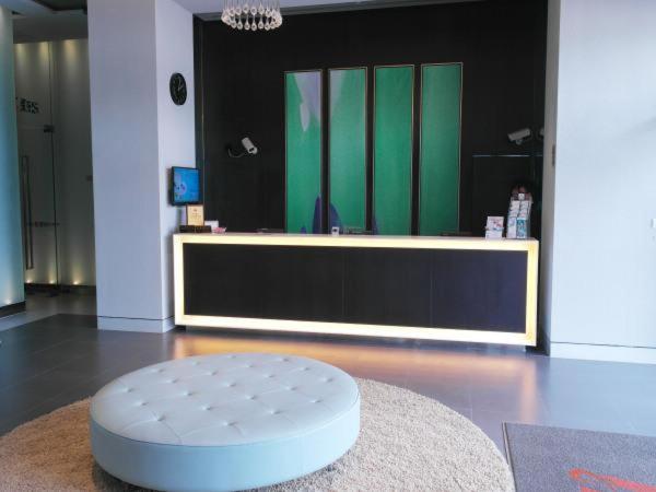 Front desk [24-hour]