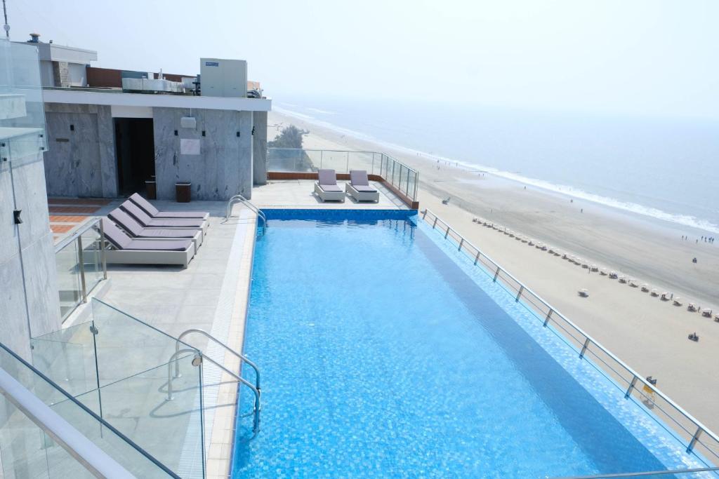 Swimming pool, Ramada by Wyndham Cox's Bazar Kolatoli Beach in Cox's Bazar