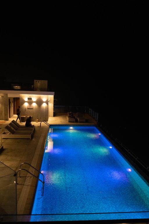 Swimming pool