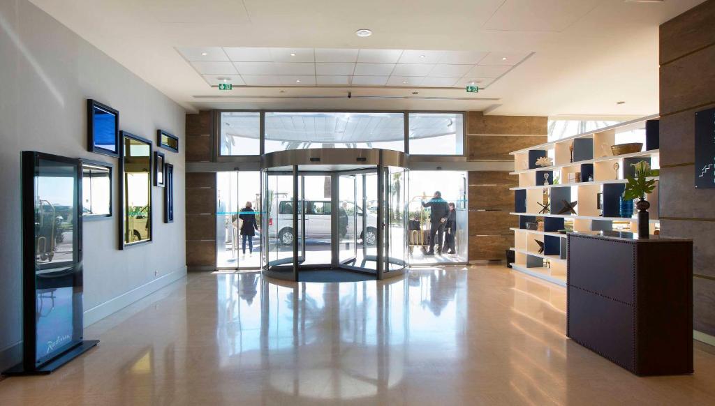 フロント・ロビー