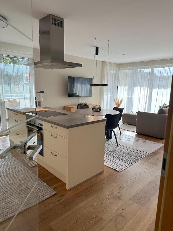 "FOUR" - Premium Apartments Seekirchen, Stilvolle 3-Zimmer Wohnung mit Balkon - 1