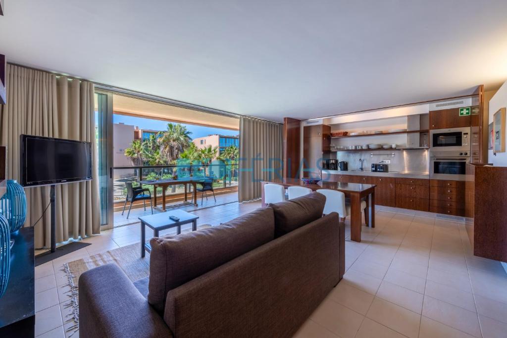 Shared lounge/TV area