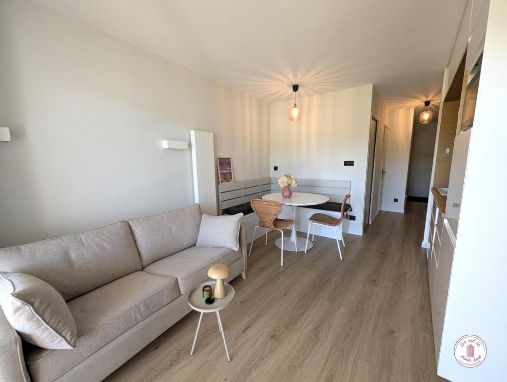 Appart RDC rénové 3 pers, terrasse et piscines D17 - 1