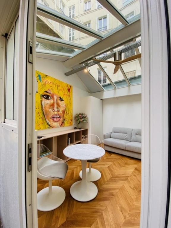 Warm 18m ideal for couple in Paris - 2