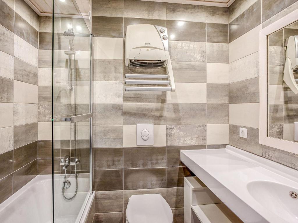 Studio Les Tommeuses - Val Claret-26 by Interhome - 3