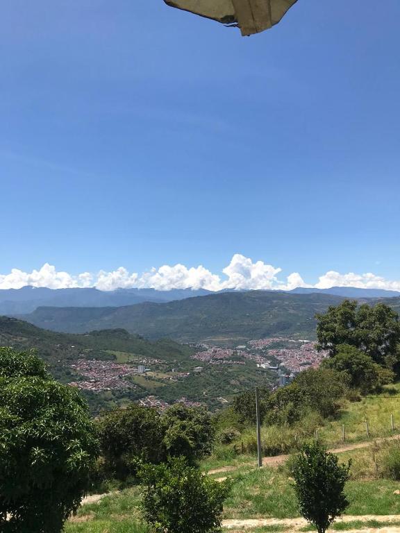 Cabañas con vista a San Gil Villa Alto del Angel - 2