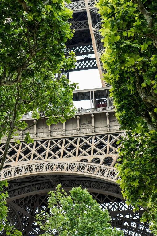 Design & Comfort between Arc de Triomphe & Eiffel Tower - 5