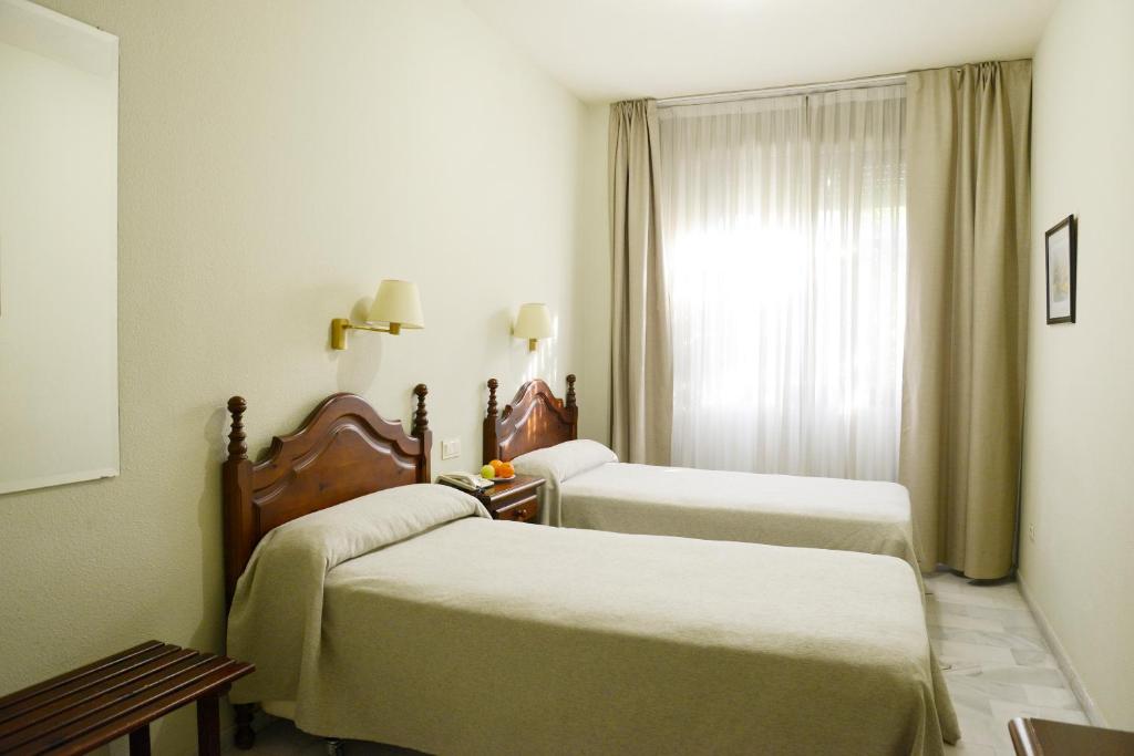 Hotel San Pablo Sevilla — Hotel rooms in Seville, Andalusia