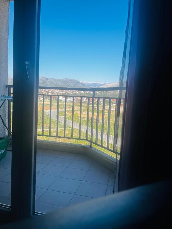 Bright Practical Apartment Great Mountain View - Easy Parking & Fast WiFi - 1
