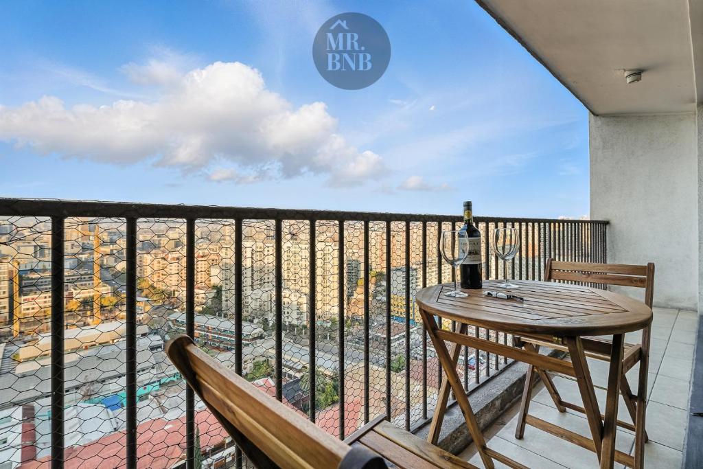 Central, bright and with a view of the mountain range - 4