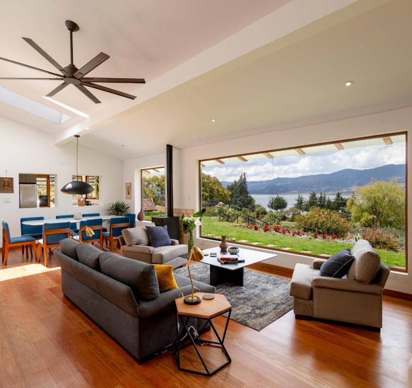 FINCA TUTASUA Lake View Luxury House - 1
