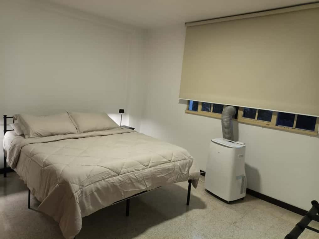 Apartamento Espacioso Como Nuevo con 2 Habitaciones y a 5 minutos de San Bernardino con Ascensor Operativo - 3