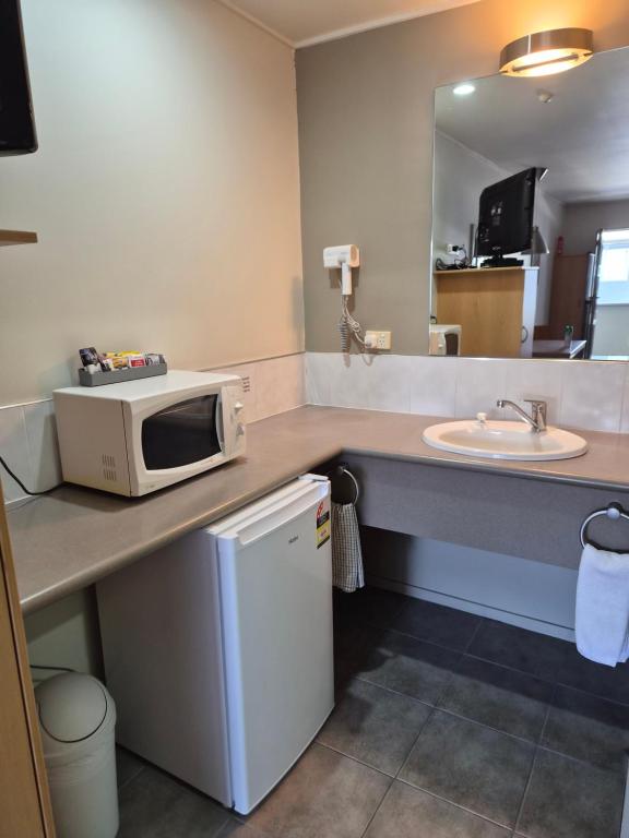 Landmark Manor Motel