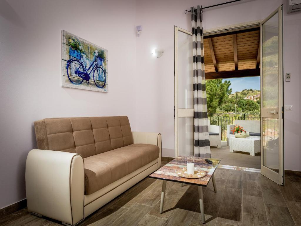 Holiday Home in Sicily with Pool & Garden - 2
