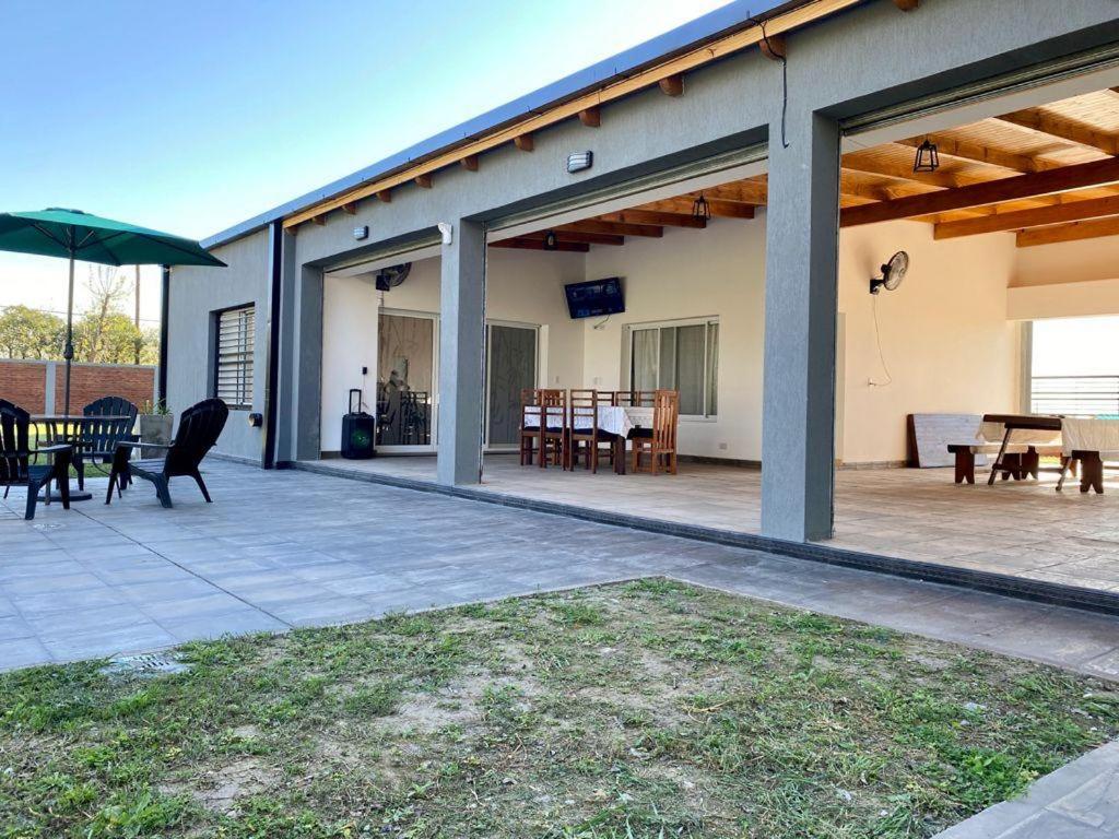 Moderna y amplia casa quinta para 8 Pax - 2