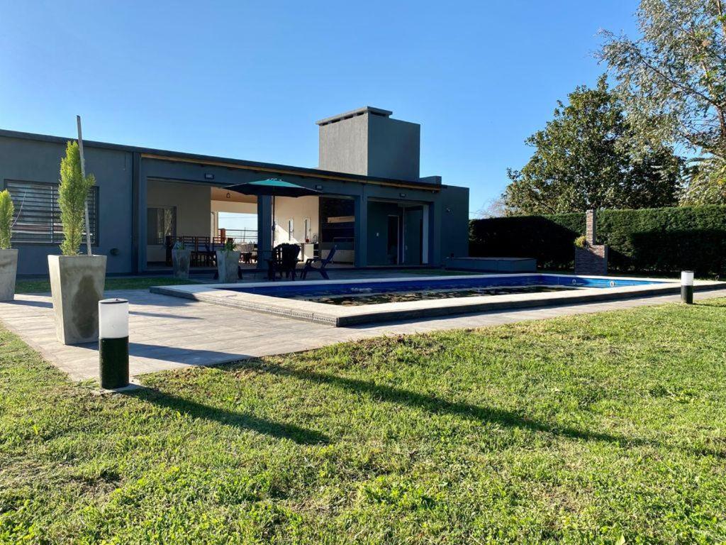 Moderna y amplia casa quinta para 8 Pax - 3