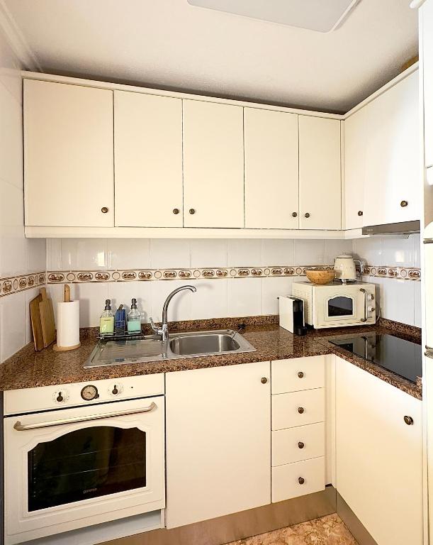 Cozy 2 bedroom apartment near Los Locos Beach - 2