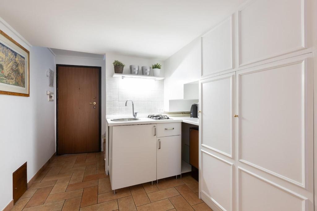 Reginella Suite Studio - Steps from Pantheon Wi-fi & AC - 2