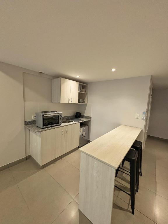Studio moderno con balcón y wifi, centro histórico Jujuy - 2